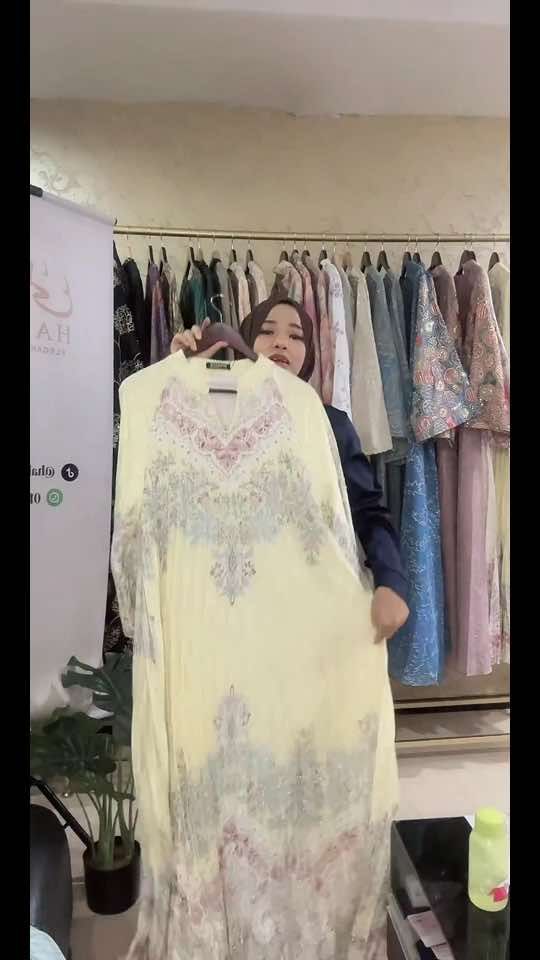 Hadiqah kuning digantung, ditunjuk semasa LIVE